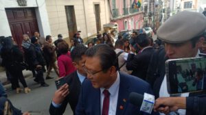 Chi Hyun Chung expuso sus propuestas para solucionar problemas como el suministro de diésel y la deuda internacional