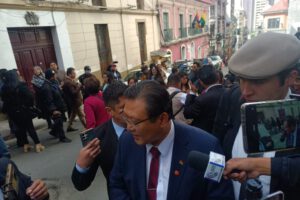 Chi Hyun Chung expuso sus propuestas para solucionar problemas como el suministro de diésel y la deuda internacional