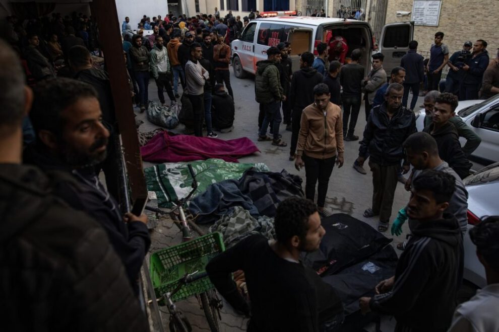 Bombardeos en Gaza dejan 404 muertos y hospitales colapsados