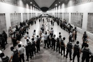 Venezolanos deportados a El Salvador