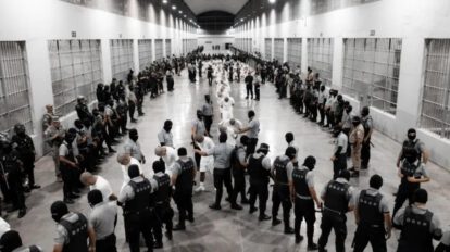 Venezolanos deportados a El Salvador