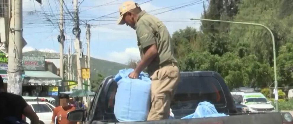 Capturan a mujer y chofer por intentar transportar gasolina de manera ilegal