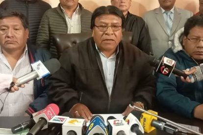 Choferes de El Alto en paro indefinido