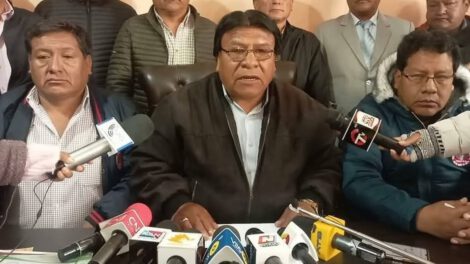 Choferes de El Alto en paro indefinido