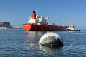 Llegan buques con combustible al puerto de Arica