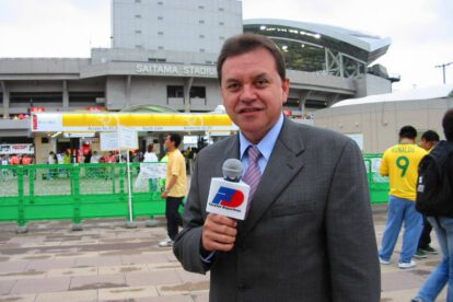 Fernando Nurnberg periodista deportivo en el mundial de fútbol de Corea—Japón