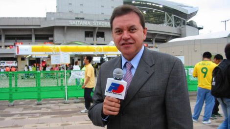 Fernando Nurnberg periodista deportivo en el mundial de fútbol de Corea—Japón