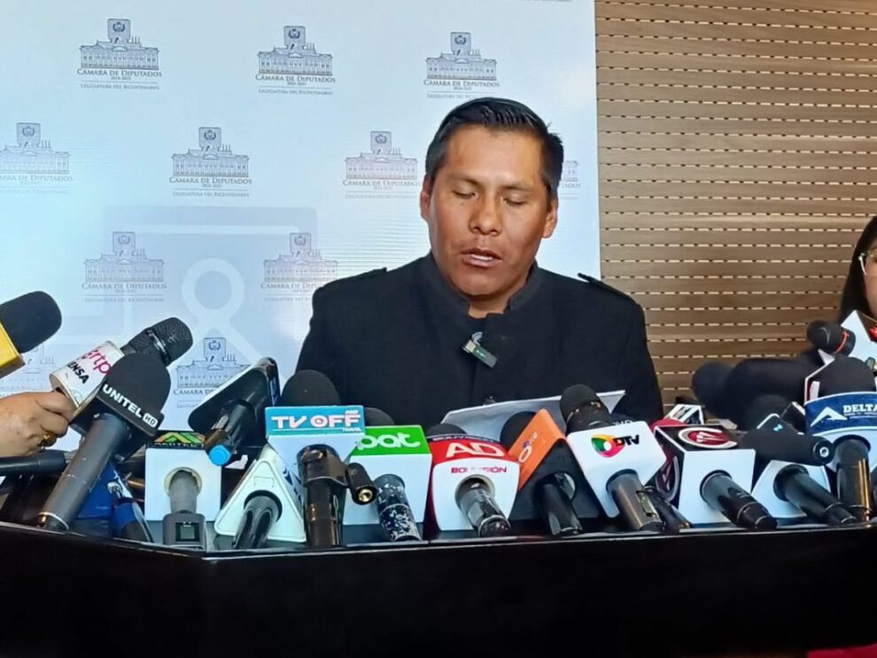 Fraude electoral inminente por el TSE según Santos Mamani