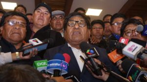 Choferes suspenden paro de transporte en La Paz