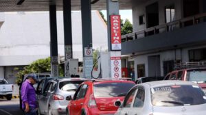 Abastecimiento de diésel y gasolina en Bolivia