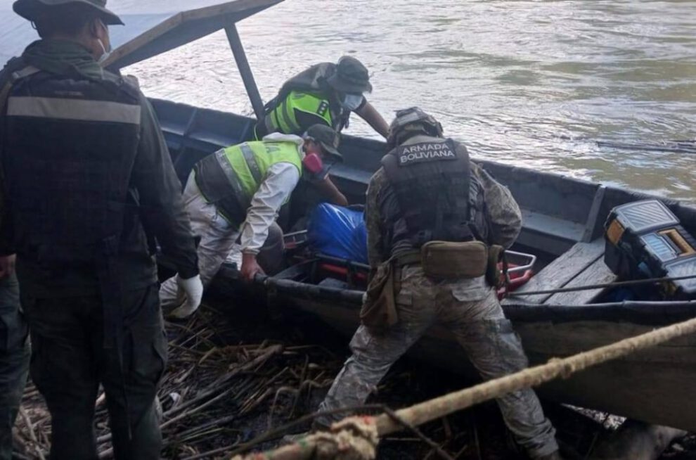 Rescate del cuerpo de mujer de 67 años caída de un puente