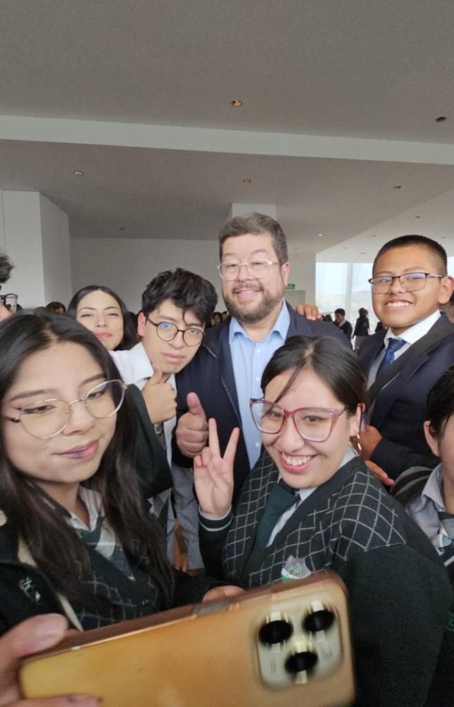 Doria Medina donará salario a fondo de becas educativas