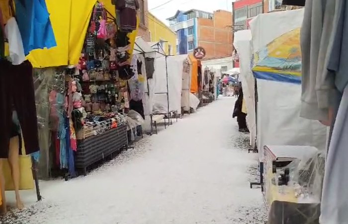Granizada en El Alto interrumpe actividades comerciales y tráfico