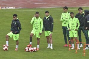 Selección boliviana de fútbol se prepara para recibir a Uruguay