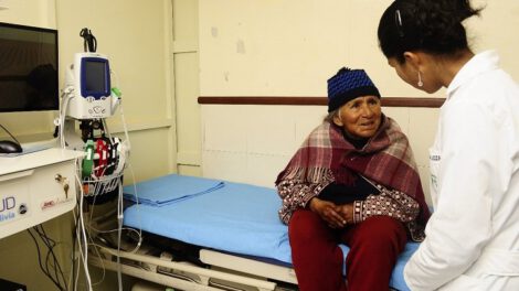 Escasez de geriatras y medicamentos para adultos mayores