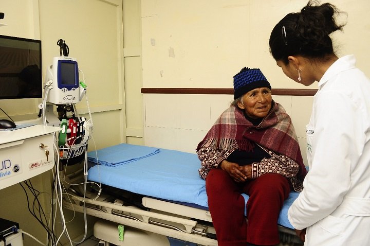 Escasez de geriatras y medicamentos para adultos mayores