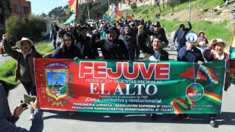 Fejuve de El Alto marcha exigiendo soluciones a la crisis económica