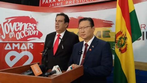 Jaime Soliz renuncia a su candidatura y respalda a Chi Hyun Chung