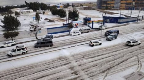 Granizada en El Alto provoca desborde de ríos y colapso de alcantarillado