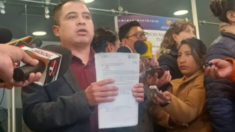 Destitución de Jáuregui por denuncia de violación