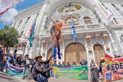 Bloqueo de mineros en Sucre por falta de diálogo con el gobernador Condori
