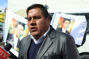 Candidatura de Andrónico Rodríguez respaldada por Whipalas insurgentes
