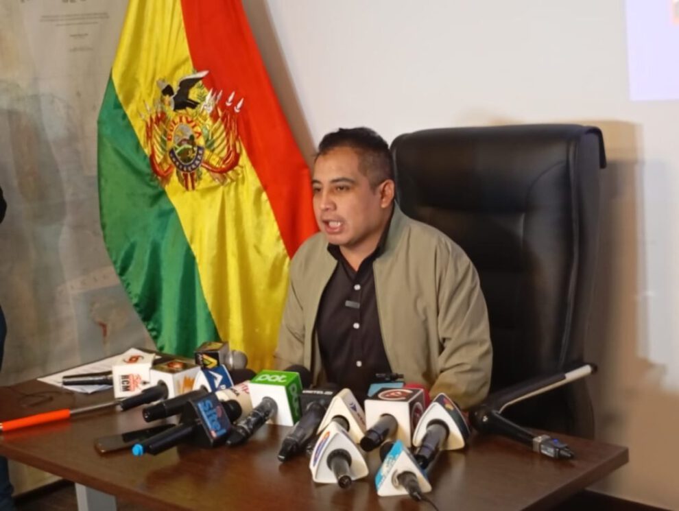 Pacto de impunidad entre el Gobierno y Manfred Reyes Villa