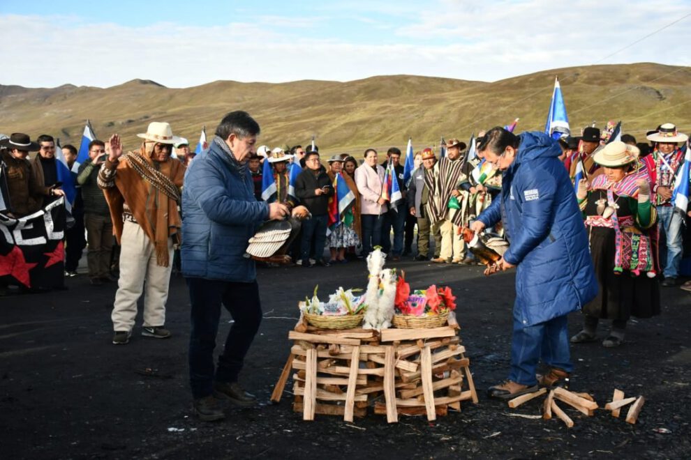 MAS-IPSP 30 años con ofrenda a la Pachamama
