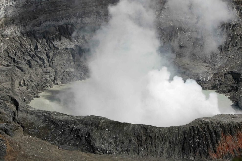 Erupción del Volcán Poás en Costa Rica