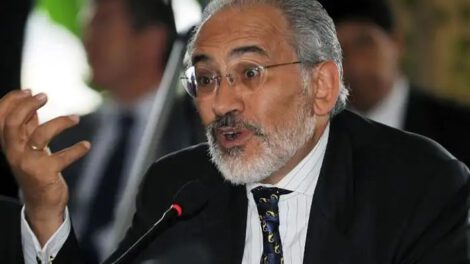 Carlos Mesa exige justicia internacional por el caso de Luis Fernando Camacho