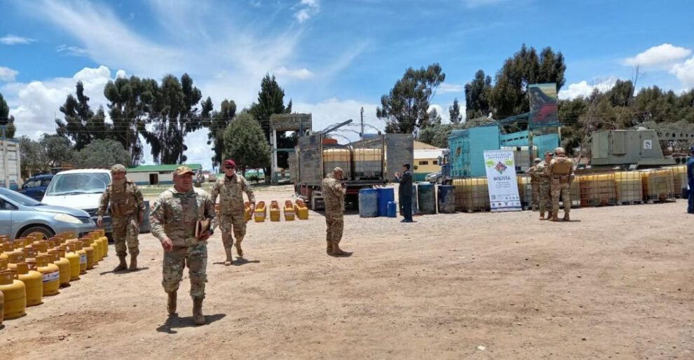 Incautación de mercancía ilegal en operativos militares