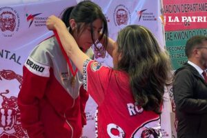 Oruro taekwondo podio en torneo nacional