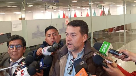 Evo Pueblo y críticas de legisladores sobre Evo Morales