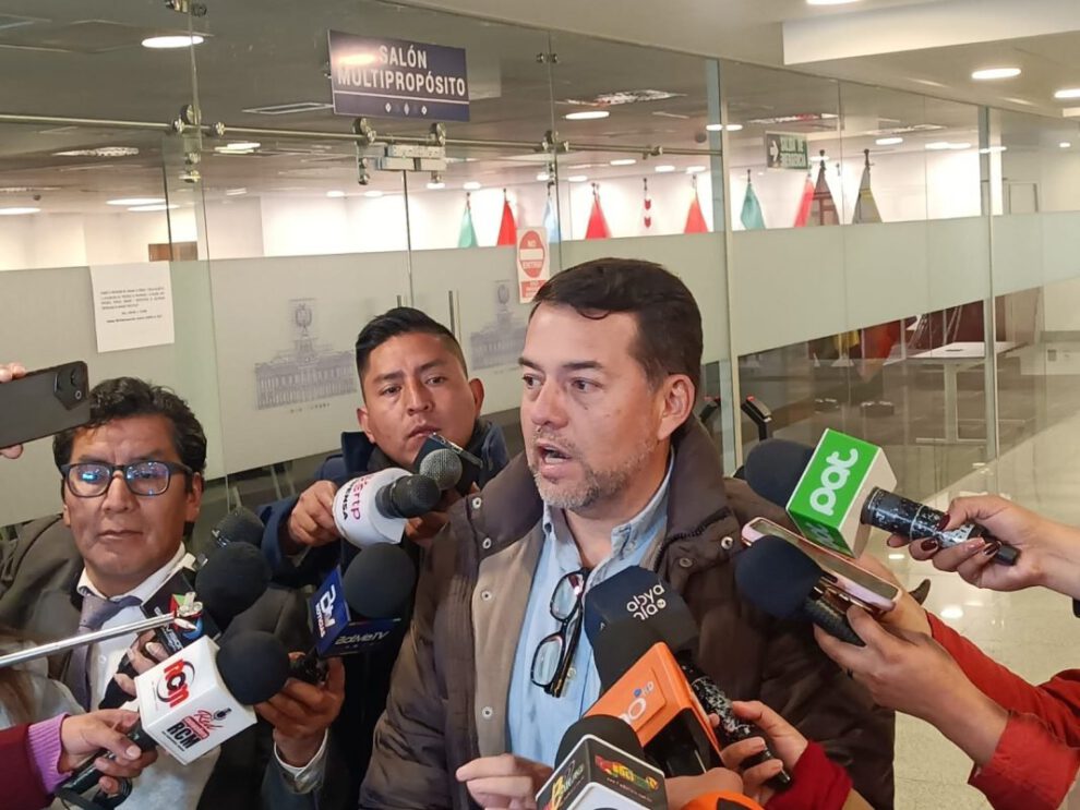 Evo Pueblo y críticas de legisladores sobre Evo Morales