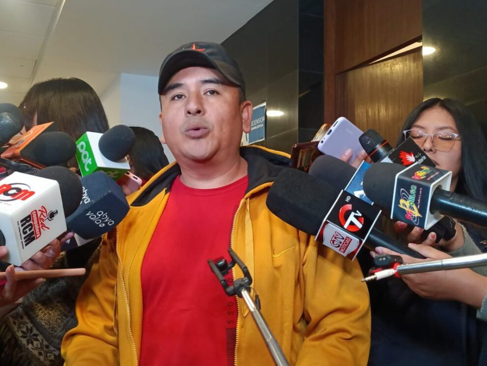 Ausencia de Rodríguez en congreso evista