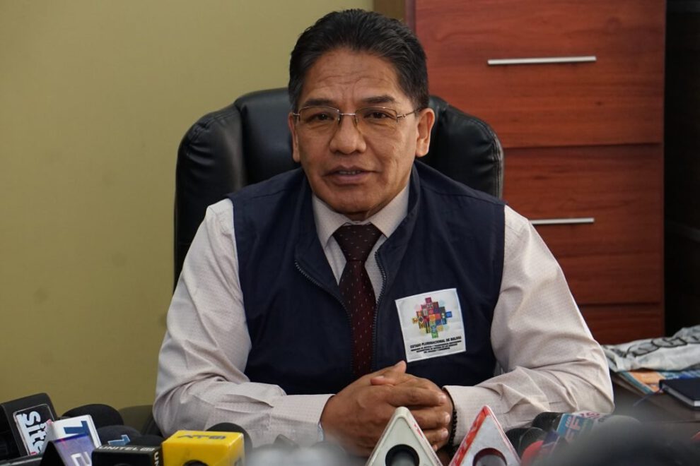 Viceministro Silva descarta renuncia pese a reclamos de choferes