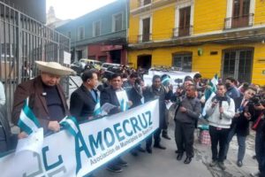 Vigilia de alcaldes cruceños en la ALP exigiendo créditos para desastres naturales