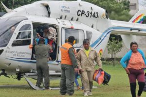 Rescate tras desborde del río Grande en Santa Cruz