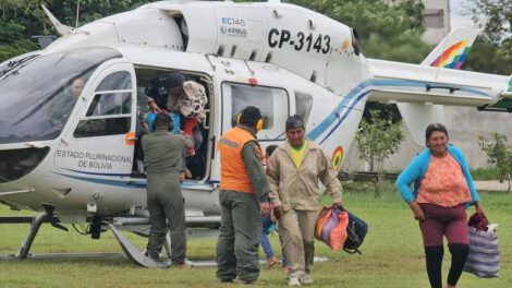 Rescate tras desborde del río Grande en Santa Cruz