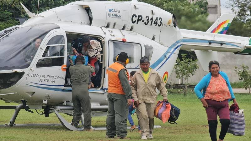 Rescate tras desborde del río Grande en Santa Cruz