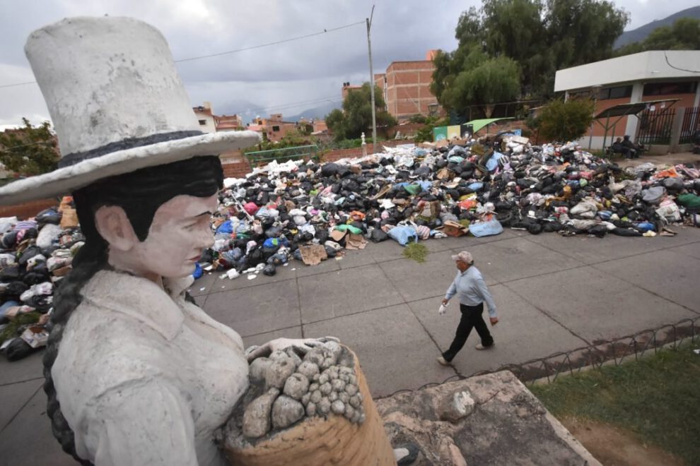 Emergencia en hospitales Cochabamba por acumulación de residuos