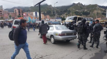 Protesta en La Paz por bloqueo de carreteras por transportistas de los Yungas