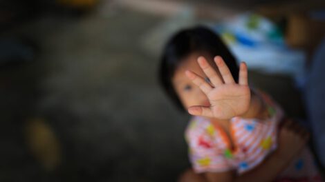 Hombre acusado de violar a dos niñas