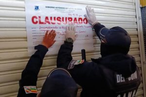 Clausura puesto de comida en el mercado Fermín López