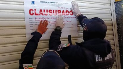 Clausura puesto de comida en el mercado Fermín López
