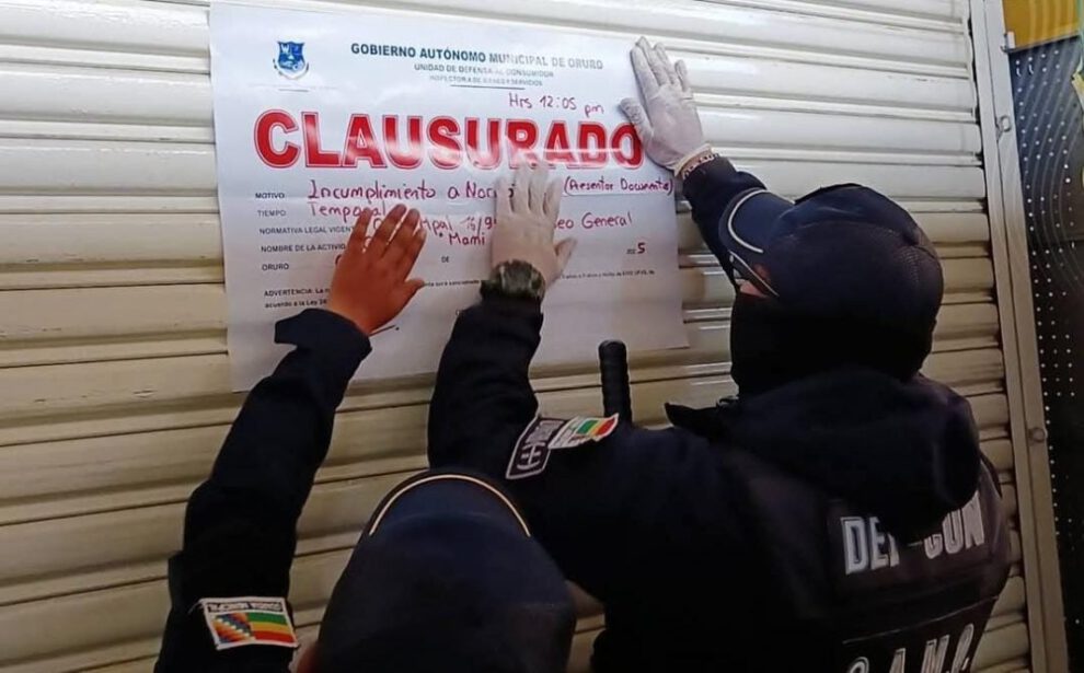 Clausura puesto de comida en el mercado Fermín López