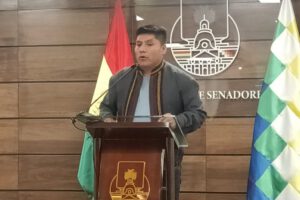 Senador Leonardo Loza solicita permiso para portar armas por seguridad