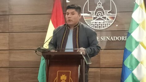 Senador Leonardo Loza solicita permiso para portar armas por seguridad