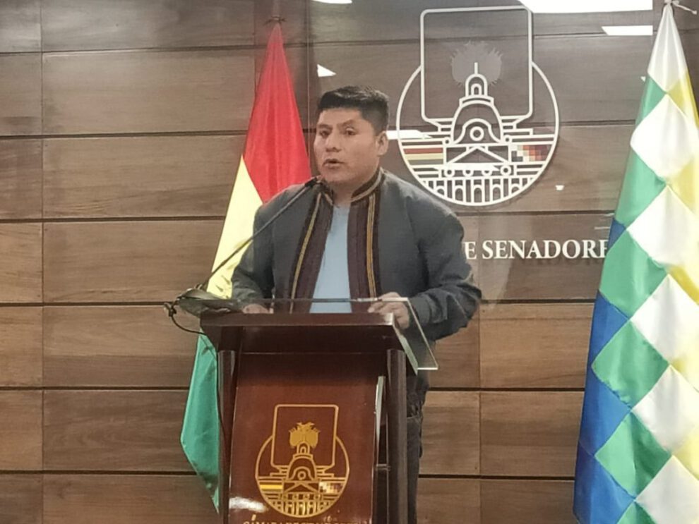 Senador Leonardo Loza solicita permiso para portar armas por seguridad