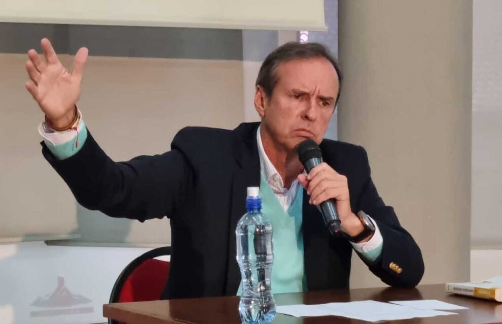 Tuto Quiroga desestima encuestas y reafirma su continuidad en la carrera electoral